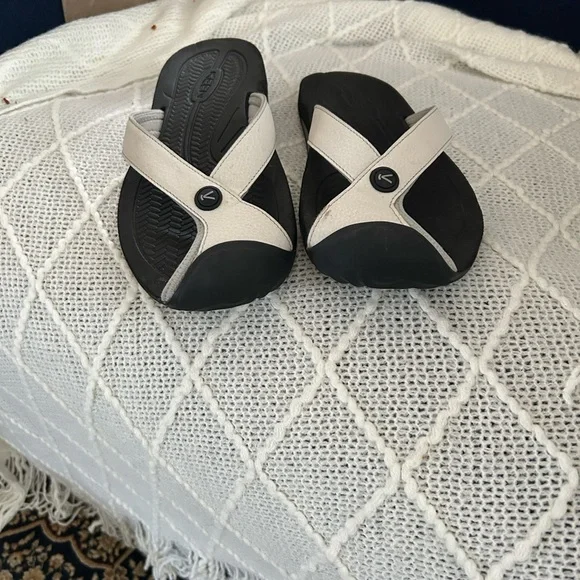 Keen Vapor Barbados Light Gray Sz 8   Flip Flop Sandal - Picture 3 of 6